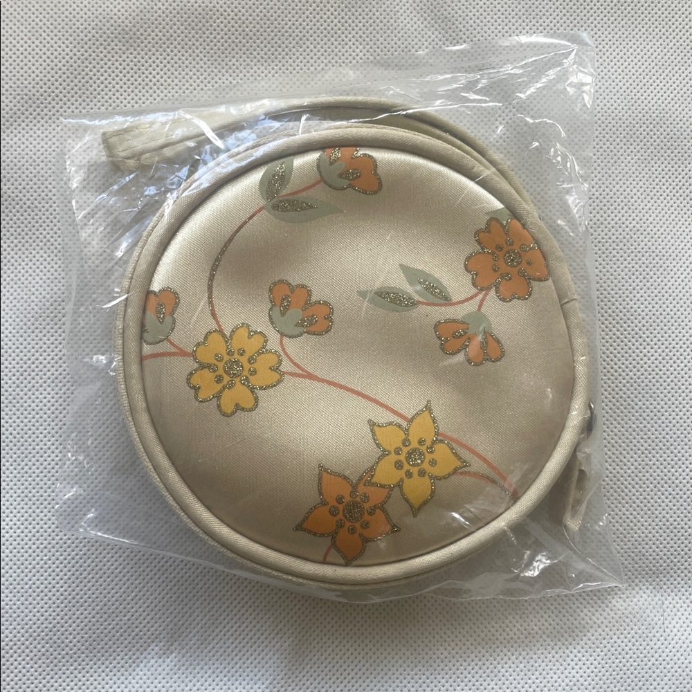 2FOR$20 Y2K Avon Round Wristlet Pouch Champagne Pale Gold Color Satin Flowers - Picture 5 of 6